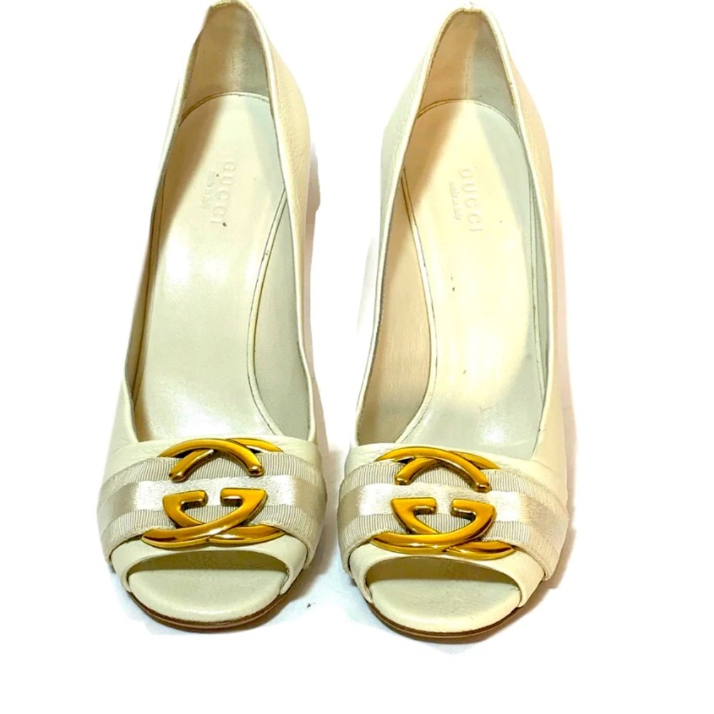 Gucci shoes 6 36 interlocking gold GG logo white cream euc pumps heels